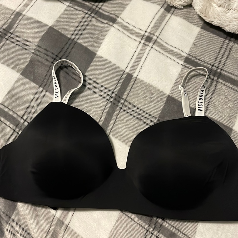 Victoria secret t-shirt lightly lined wireless bra 38DD excellent condition